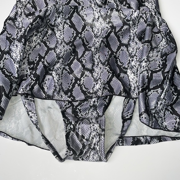 Shore Shape Purple Snakeskin One-Piece Skirt Tank Top V-Neck Padded Swimsuit 14 - Picture 5 of 10